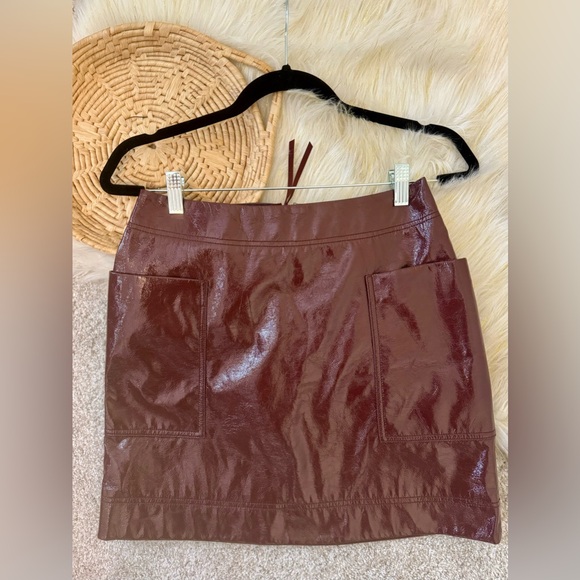 Maeve Anthropologie Faux Patent Leather Cargo
Pocket Mini Skirt Size 2 Petite - Picture 2 of 8